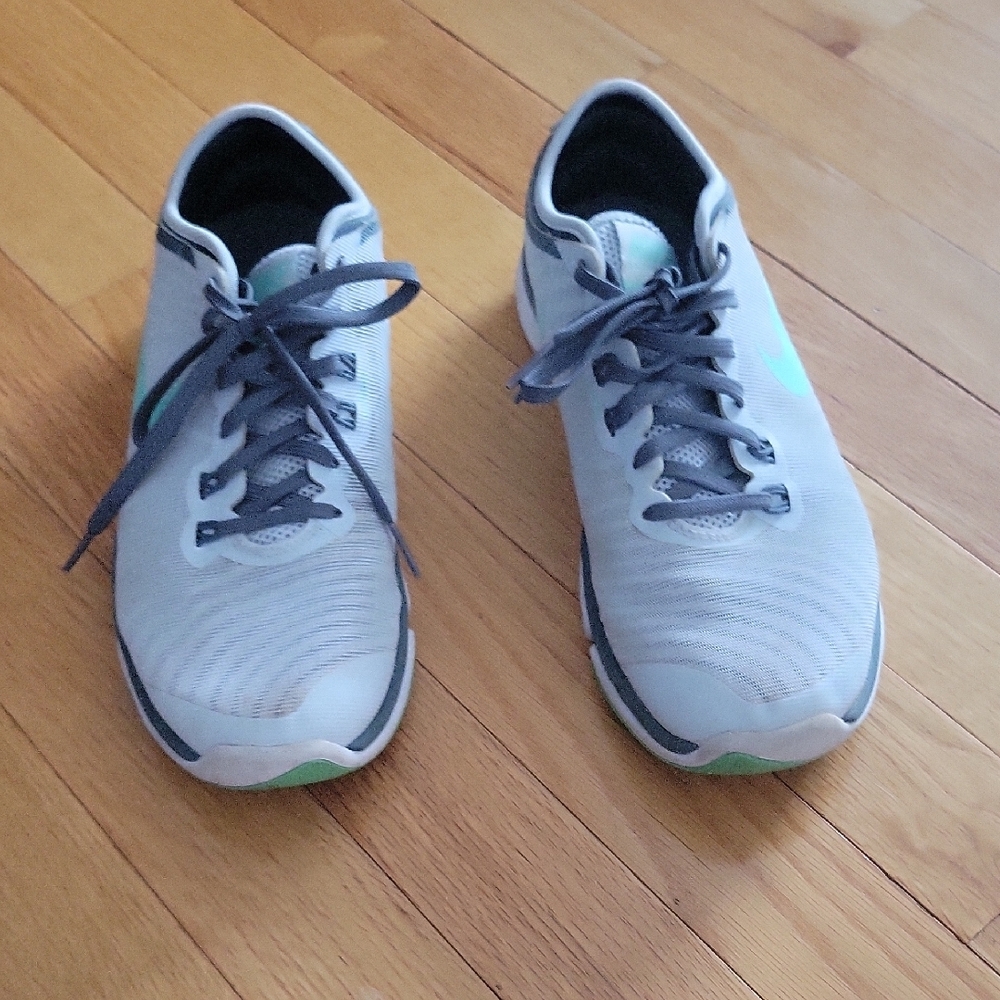 Nike Women's Athletic Shoes in Gray with Green Accents - Picture 4 of 10